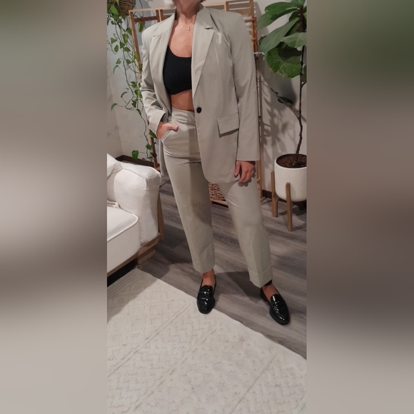 Zara Blazer and Pants Set - Picture 2 of 6
